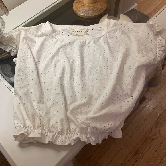 White  HIATUS eyelet top! SIZE M - Picture 2 of 4